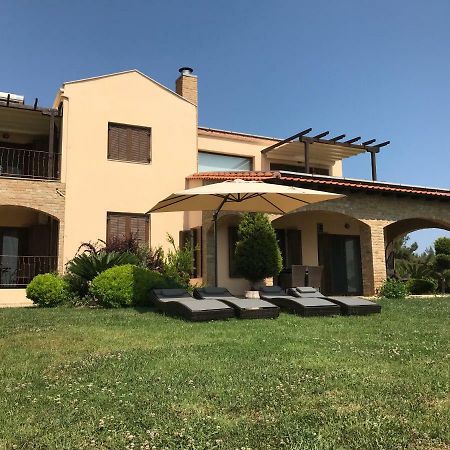 M Varkes Villa 尼亚·蒙达尼亚 外观 照片