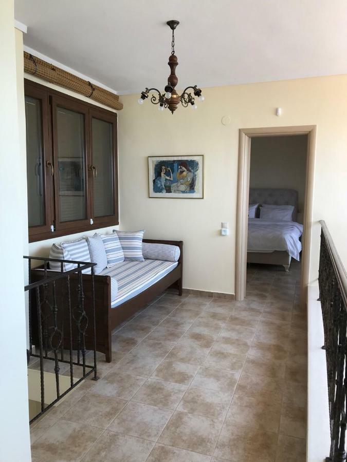 M Varkes Villa 尼亚·蒙达尼亚 外观 照片