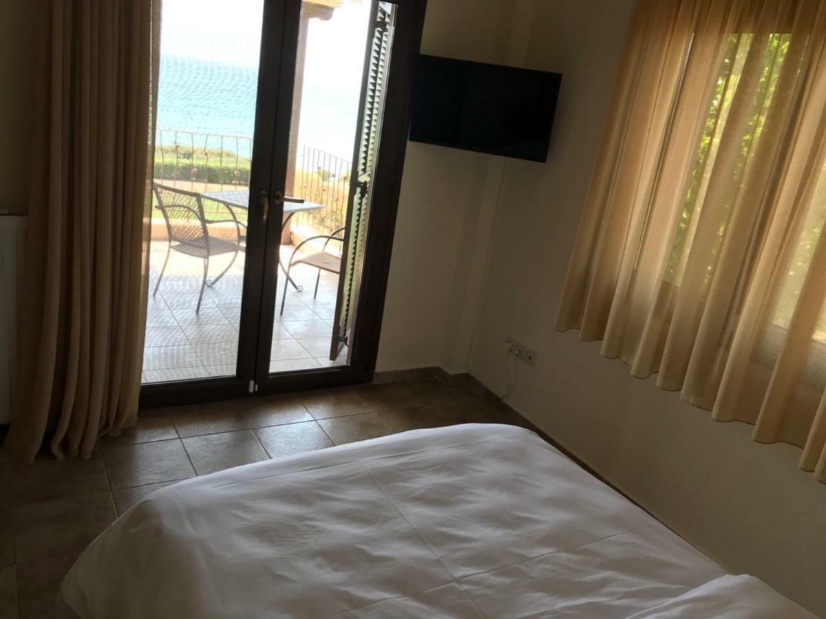 M Varkes Villa 尼亚·蒙达尼亚 外观 照片