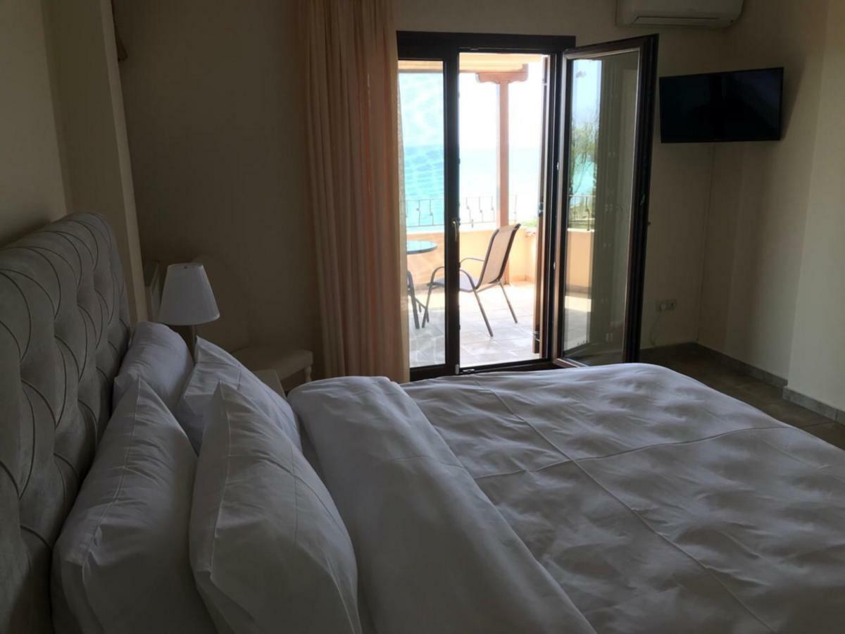 M Varkes Villa 尼亚·蒙达尼亚 外观 照片