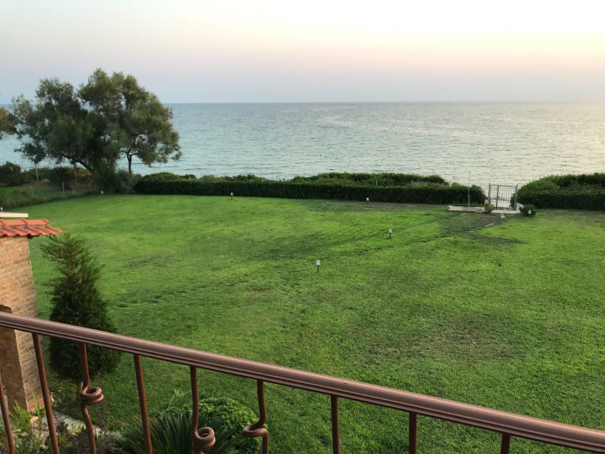 M Varkes Villa 尼亚·蒙达尼亚 外观 照片